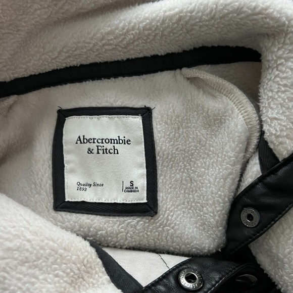 Abercrombie & Fitch - Asymmetrical Snap-Up Fleece White & Black Leather Sz Sm - Picture 6 of 6
